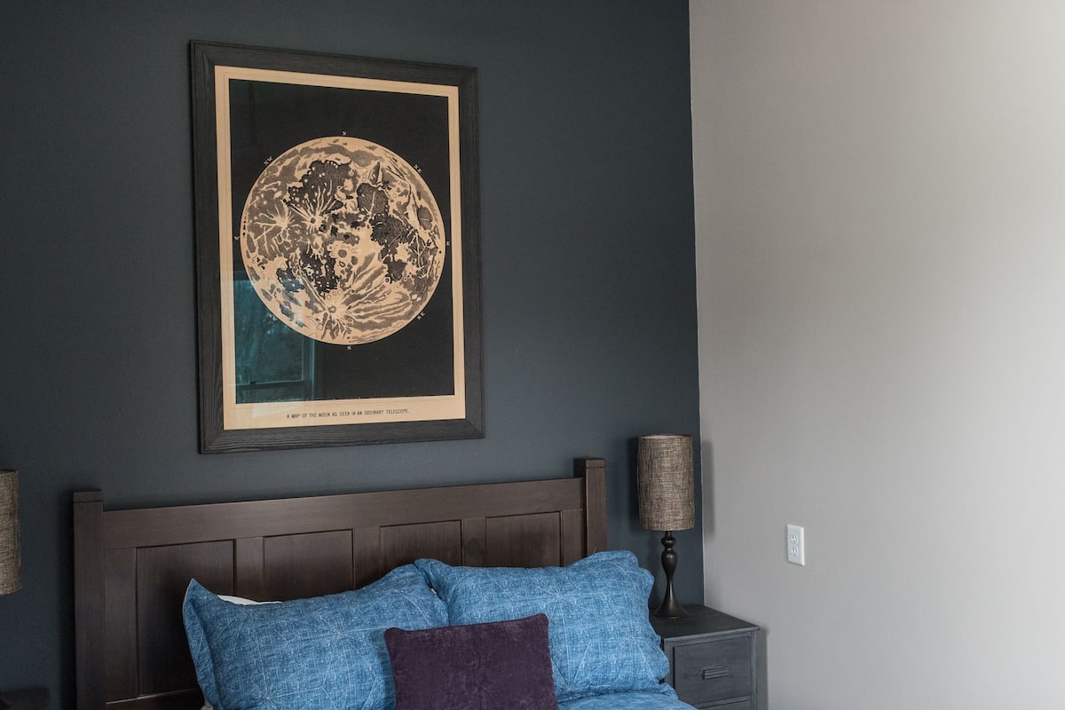 Basic Room | Premium bedding, desk, WiFi (free), bed sheets
