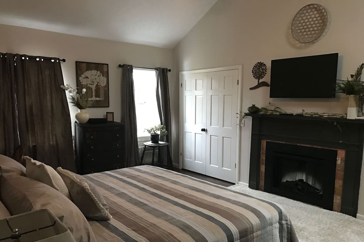 Studio Suite | Premium bedding, desk, WiFi (free), bed sheets