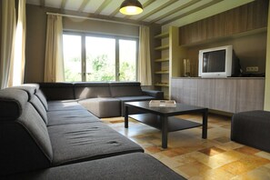 Smart TV, DVD player - Holiday Home in Marche-en-Famenne near Train (Marloie)