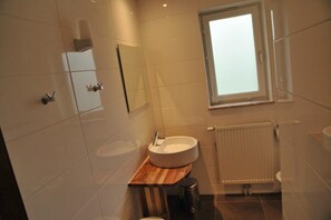 Shower - Holiday Home in Marche-en-Famenne near Train (Marloie)