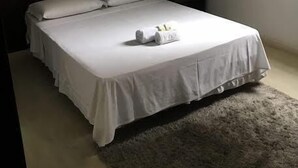 Minibar, escritorio, cortinas blackout y cunas gratuitas 