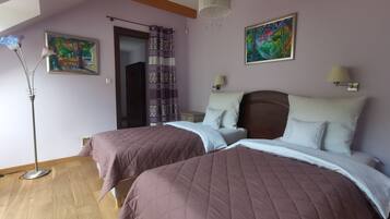 Design House | Premium bedding, in-room safe, individually decorated