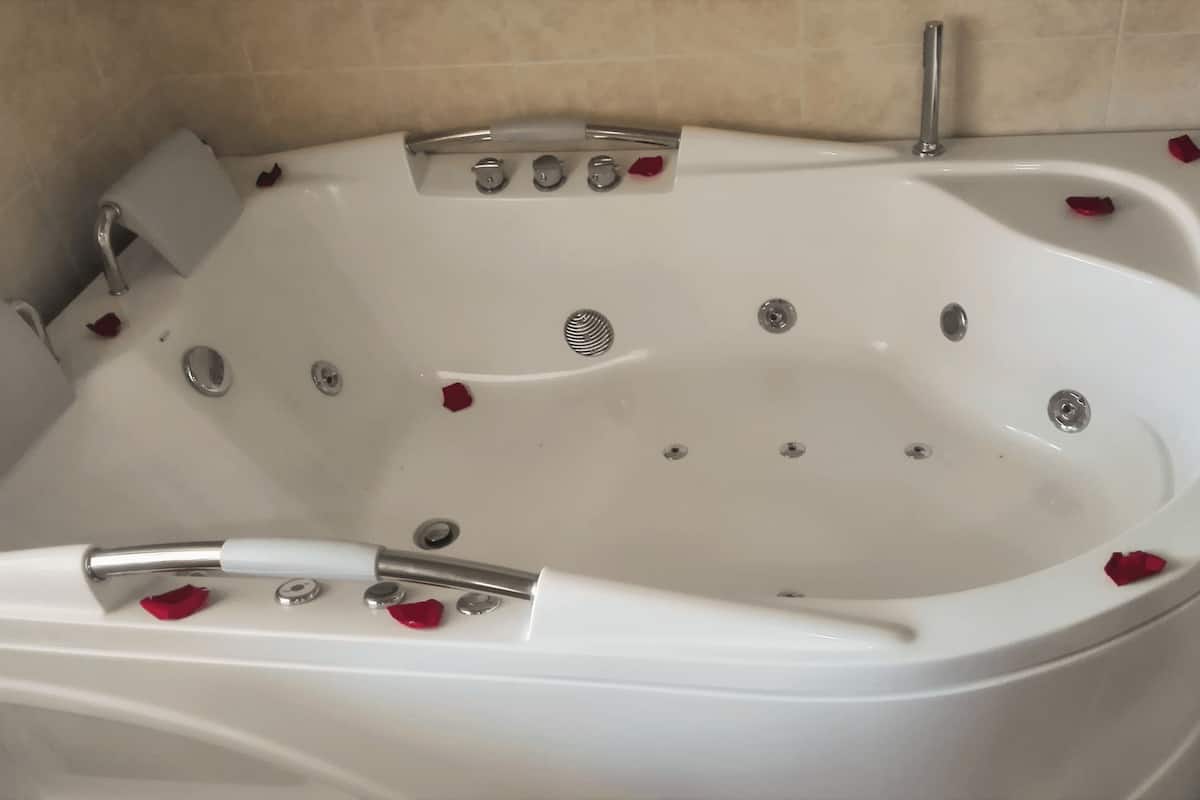 suite, 1 king bed | jetted bathtub