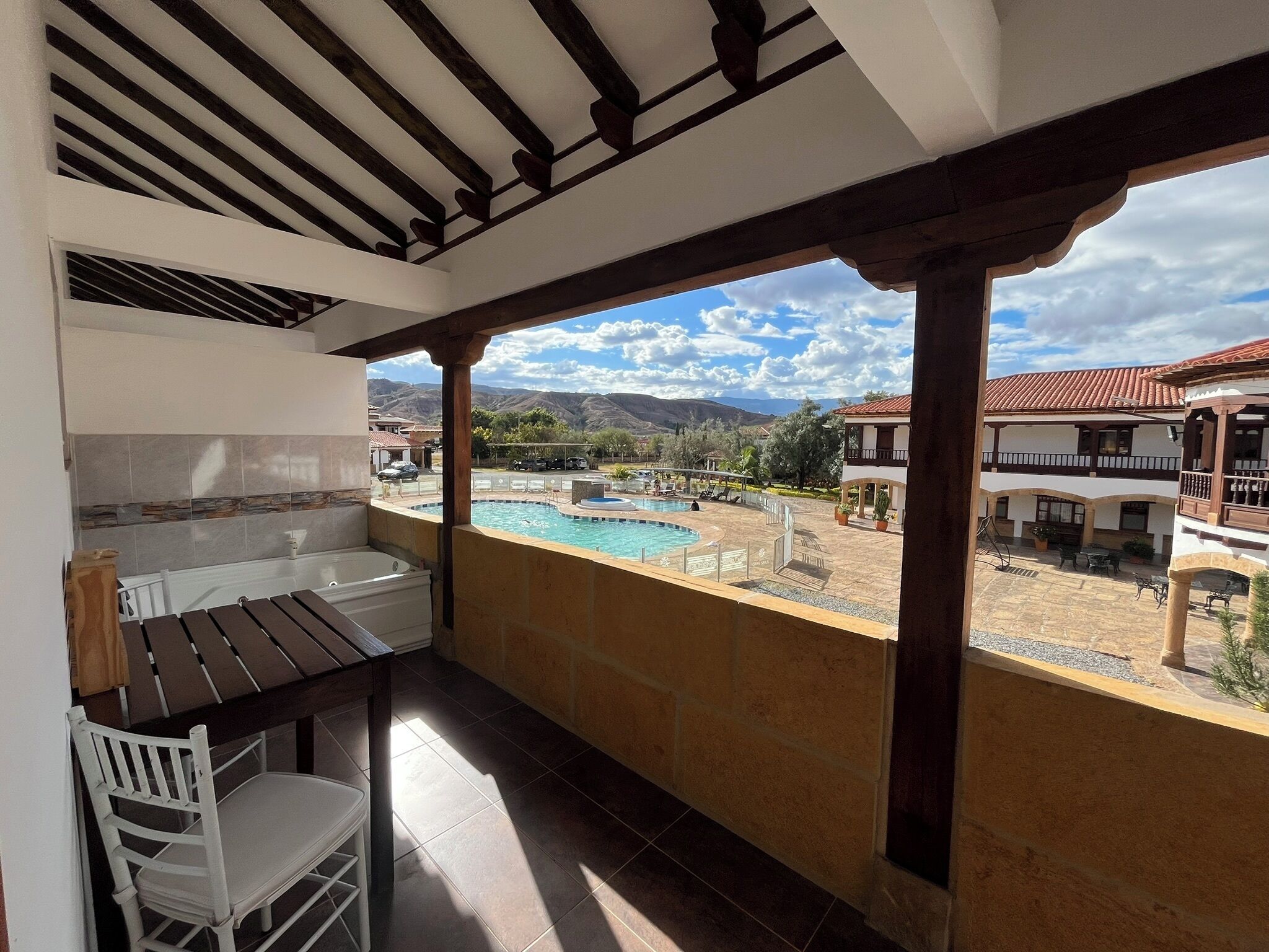 ห้องสวีท, เตียงคิงไซส์ 1 เตียง | ลานระเบียง/นอกชาน