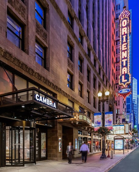 Cambria Hotel Chicago Loop Theatre District - Image 2