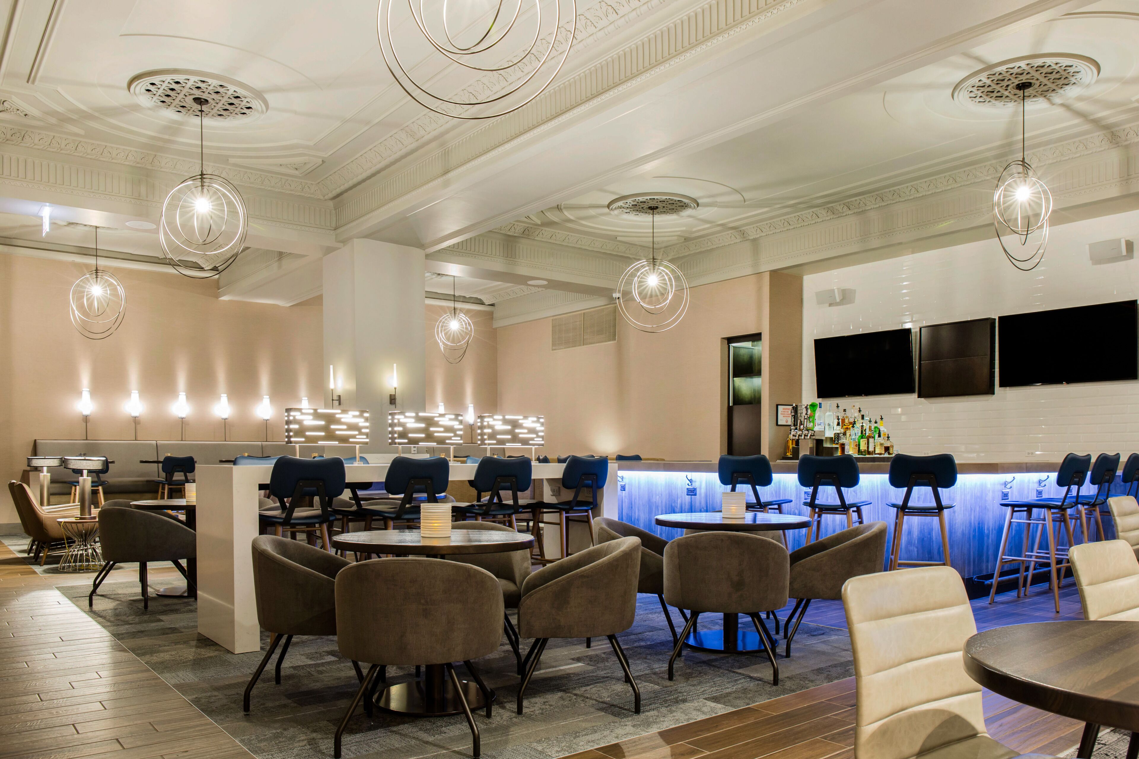 Breakfast and dinner served