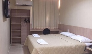 Superior-Zimmer, 1 Queen-Bett | Minibar, Schreibtisch, Verdunkelungsvorhänge, kostenloses WLAN