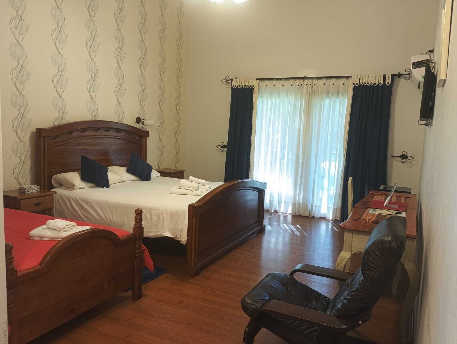 Panorama-værelse til 3 personer - balkon - parkudsigt | Premium-sengetøj, minibar, pengeskab på værelset, skrivebord