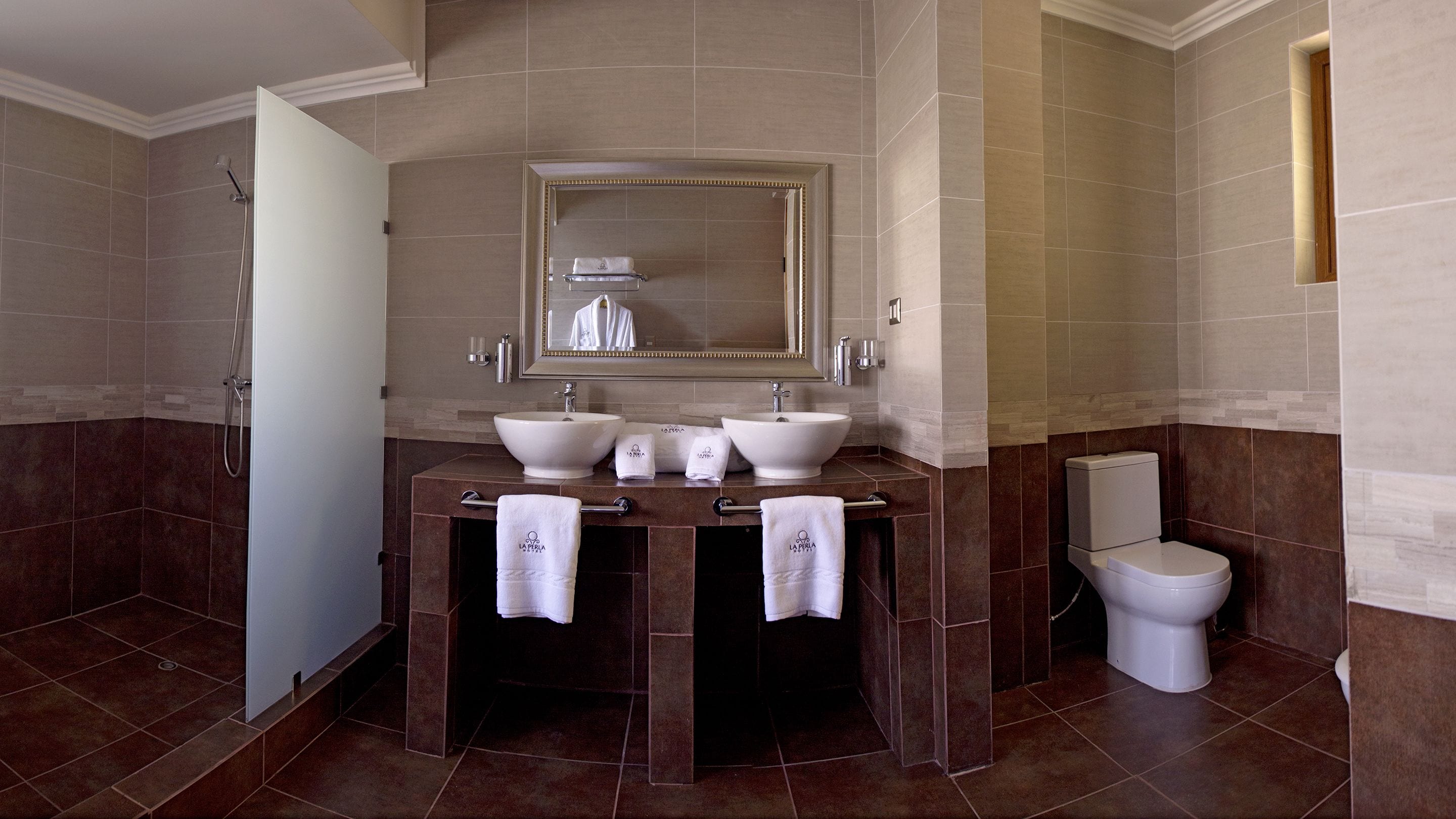 superior suite, 1 king bed, hot tub, ground floor | 1 bedroom, premium bedding, minibar, in-room safe