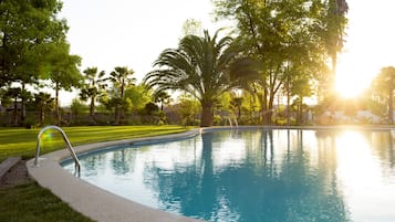 Seasonal outdoor pool, pool loungers