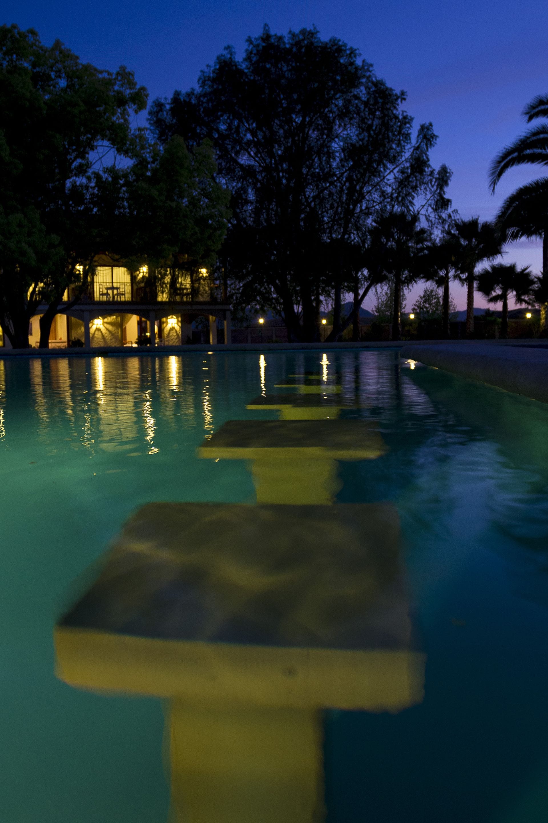 seasonal outdoor pool, pool loungers