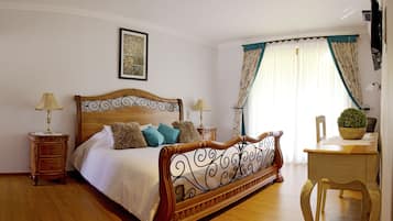 Superior Suite, 1 King Bed, Hot Tub, Ground Floor