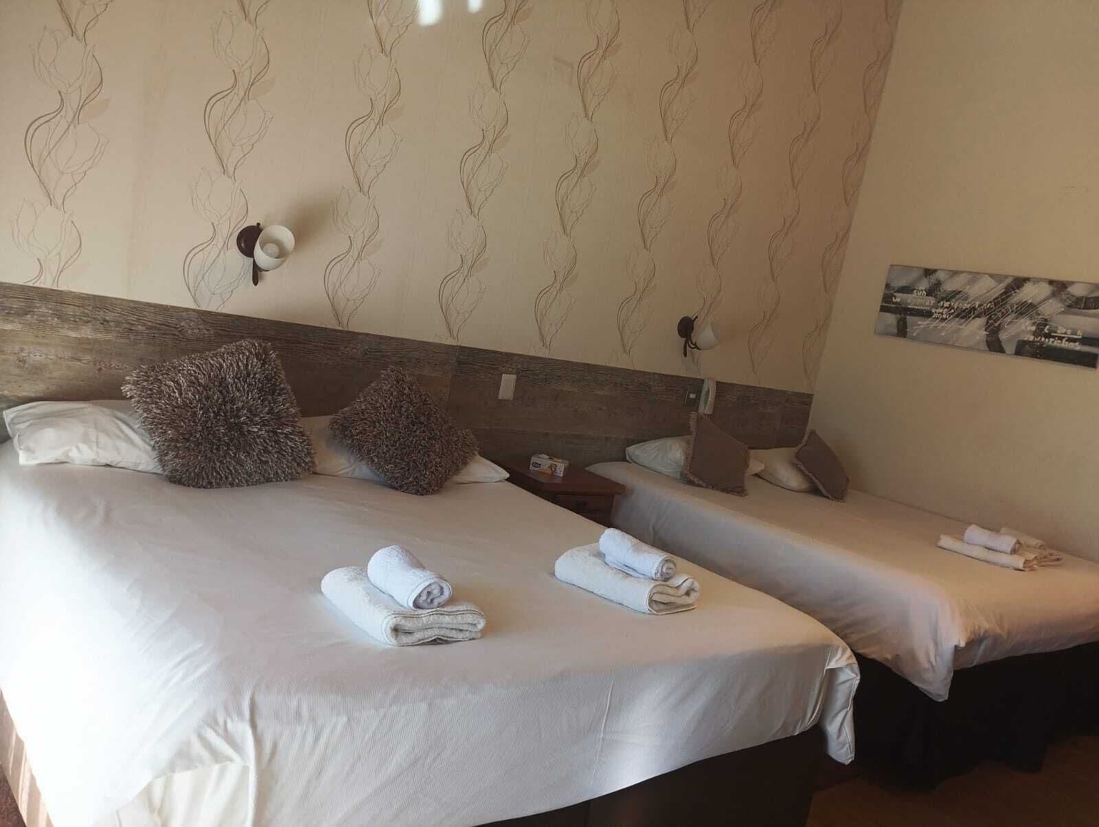 Panorama-værelse til 4 personer - flere senge - balkon - hjørneværelse | Premium-sengetøj, minibar, pengeskab på værelset, skrivebord