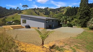 House, 2 Bedrooms, Kitchen, Ocean View | 2 bedrooms, iron/ironing board, cribs (free), bed sheets - Ocean Cliff Court (Kuaotunu)