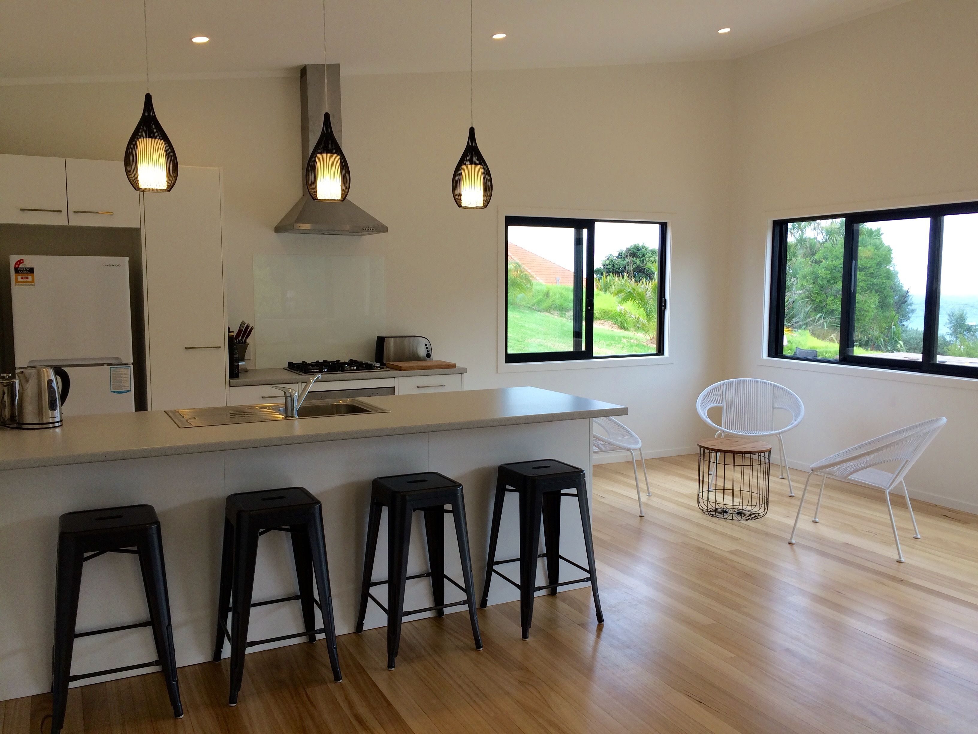 Casa, 2 habitaciones, cocina, vista al océano | Cocina privada | Refrigerador con congelador, microondas, horno y parrilla de estufa 