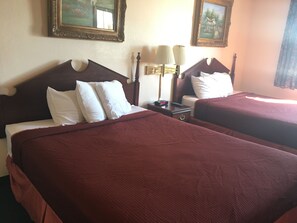 Rom – standard, 2 queensize-senger, ikke-røyk | Skrivebord, wi-fi (inkludert) og sengetøy