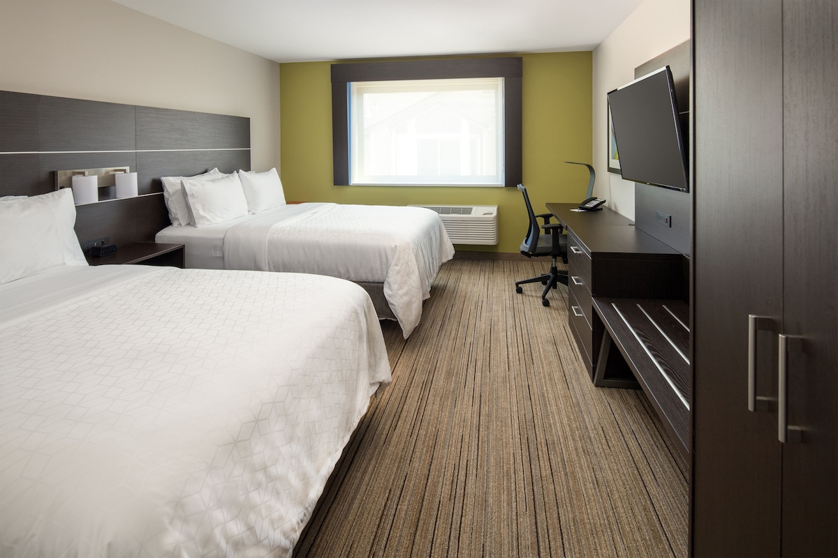 In-room safe, desk, laptop workspace, blackout drapes
