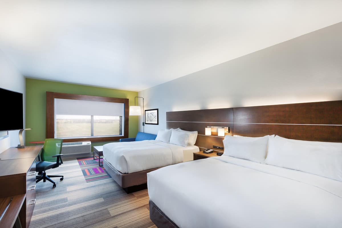 1 bedroom, pillowtop beds, desk, laptop workspace