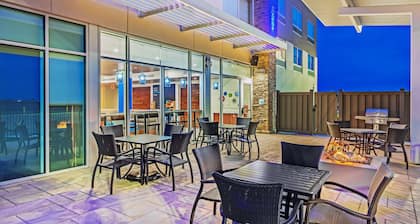 Holiday Inn Express & Suites Chanute by IHG