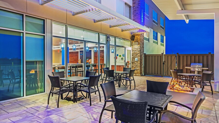 Holiday Inn Express & Suites Chanute by IHG