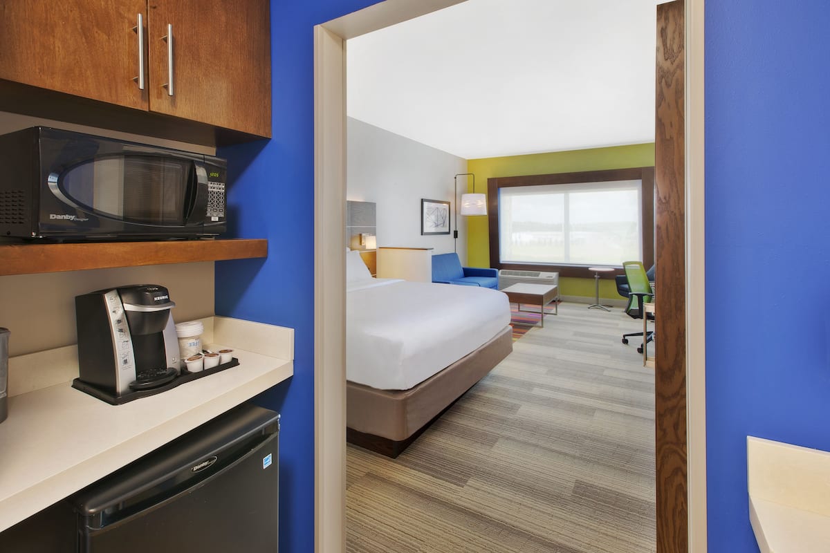 in-room safe, desk, laptop workspace, blackout curtains
