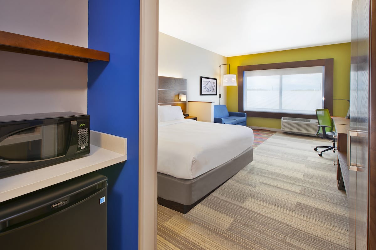 in-room safe, desk, laptop workspace, blackout curtains