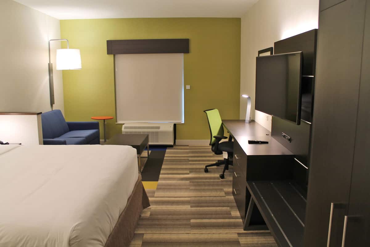 Suite, 1 King Bed, Accessible (Mobil Tub, Extra Living) | In-room safe, desk, laptop workspace, blackout curtains