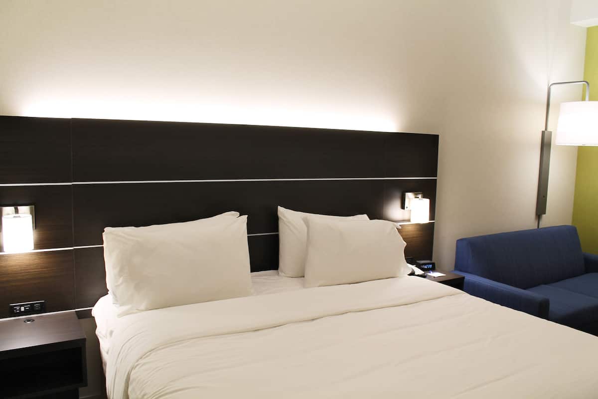 in-room safe, desk, laptop workspace, blackout curtains