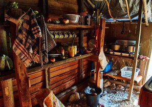 Frühstück, Mittagessen, Abendessen, lokale und internationale Küche