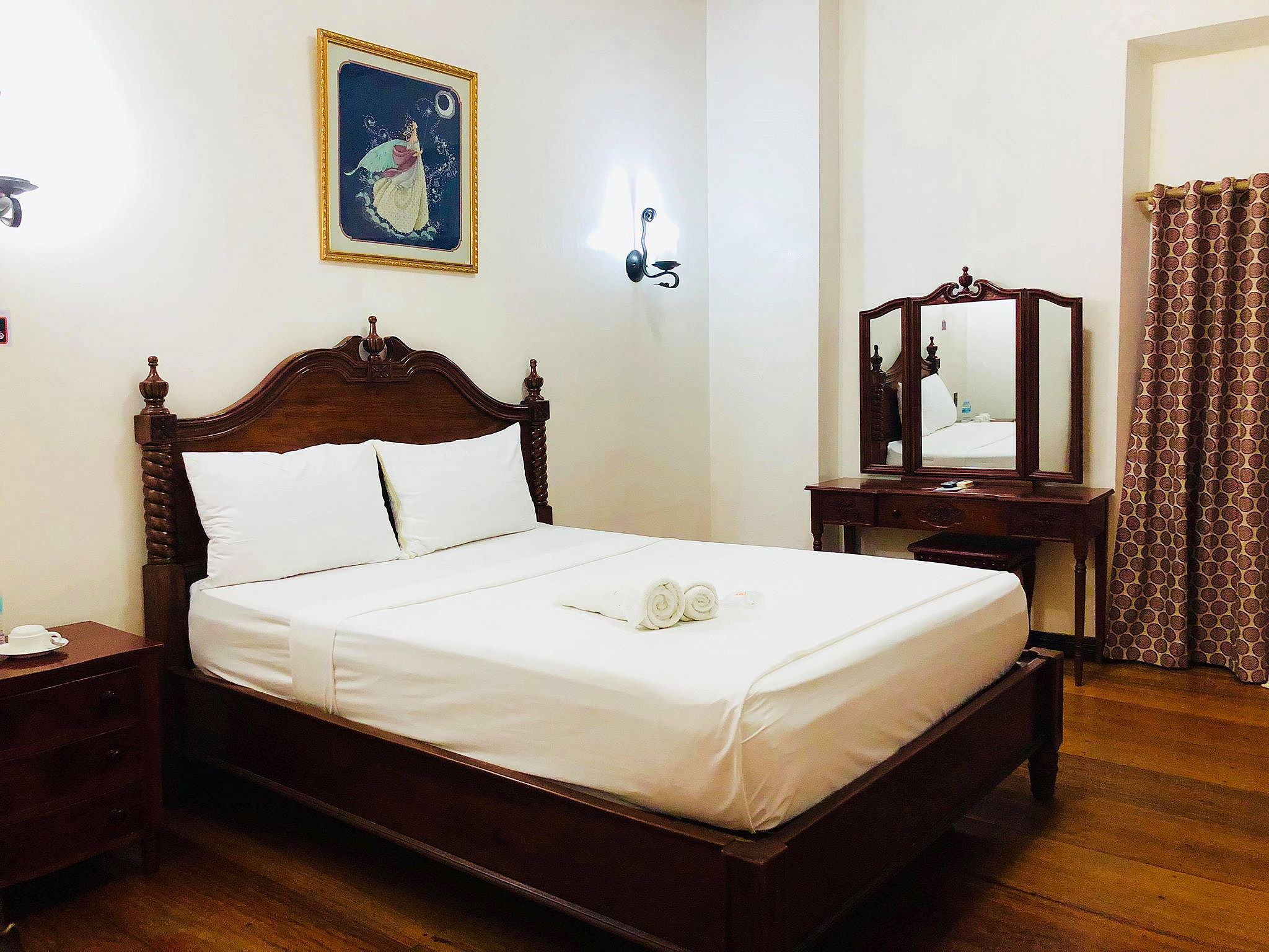 Habitación individual | Escritorio, tabla de planchar con plancha, wifi gratis y ropa de cama 