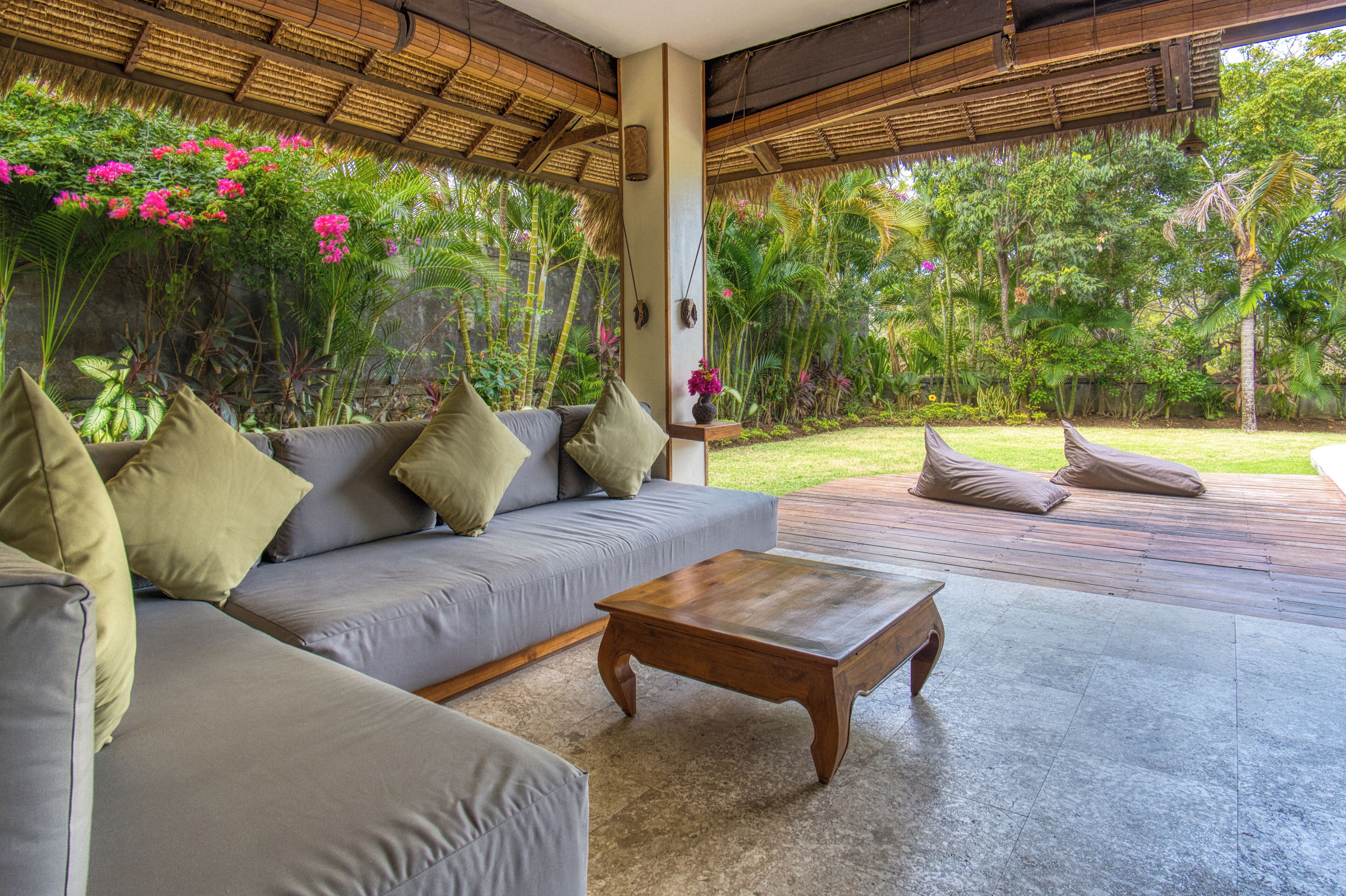 尊爵別墅, 3 間臥室, 私人泳池 (House of Emerald) | 起居區 | 55-吋平面電視、數位頻道、智慧型電視