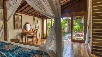 Biệt thự Exclusive, 3 phòng ngủ, hồ bơi riêng (House of Emerald) | Két bảo mật tại phòng, khu vực làm việc phù hợp cho laptop
