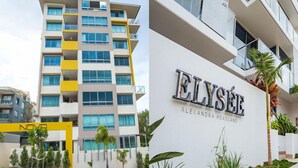 A multi-story hotel building with balconies and a sign that reads "ELYSEE ALEXANDRA HEADLAND". - Nova Mooloolaba Beach (Mooloolaba)