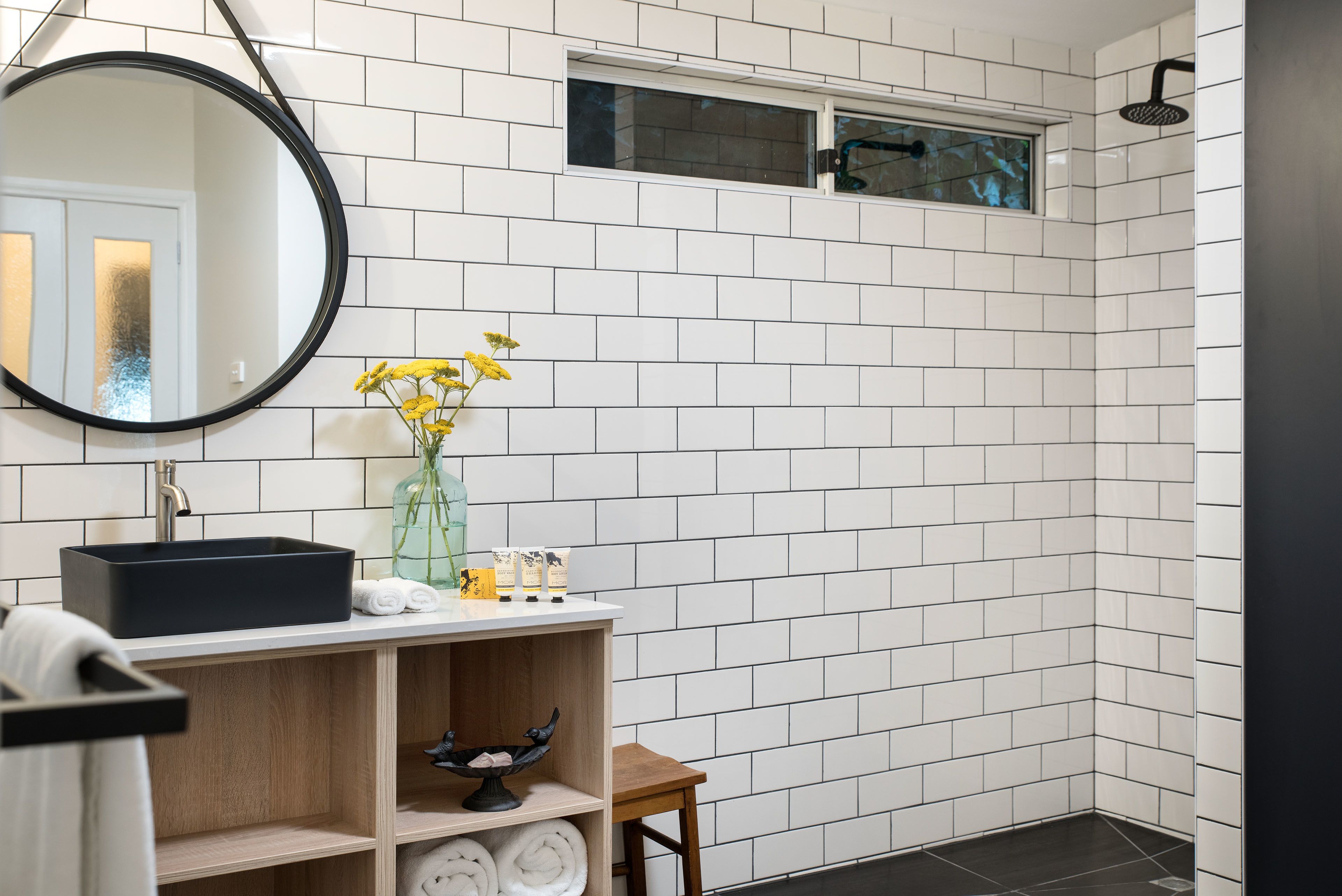 House, 2 Bedrooms | Bathroom | Separate bathtub and shower, hair dryer, towels
