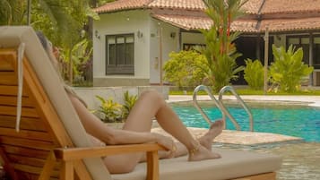 Utendørsbasseng og bassengtelt (inkludert)