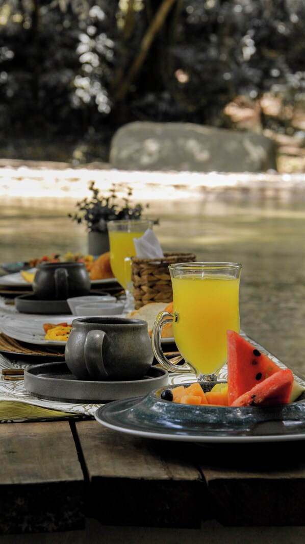 Petit déjeuner complet compris tous les jours