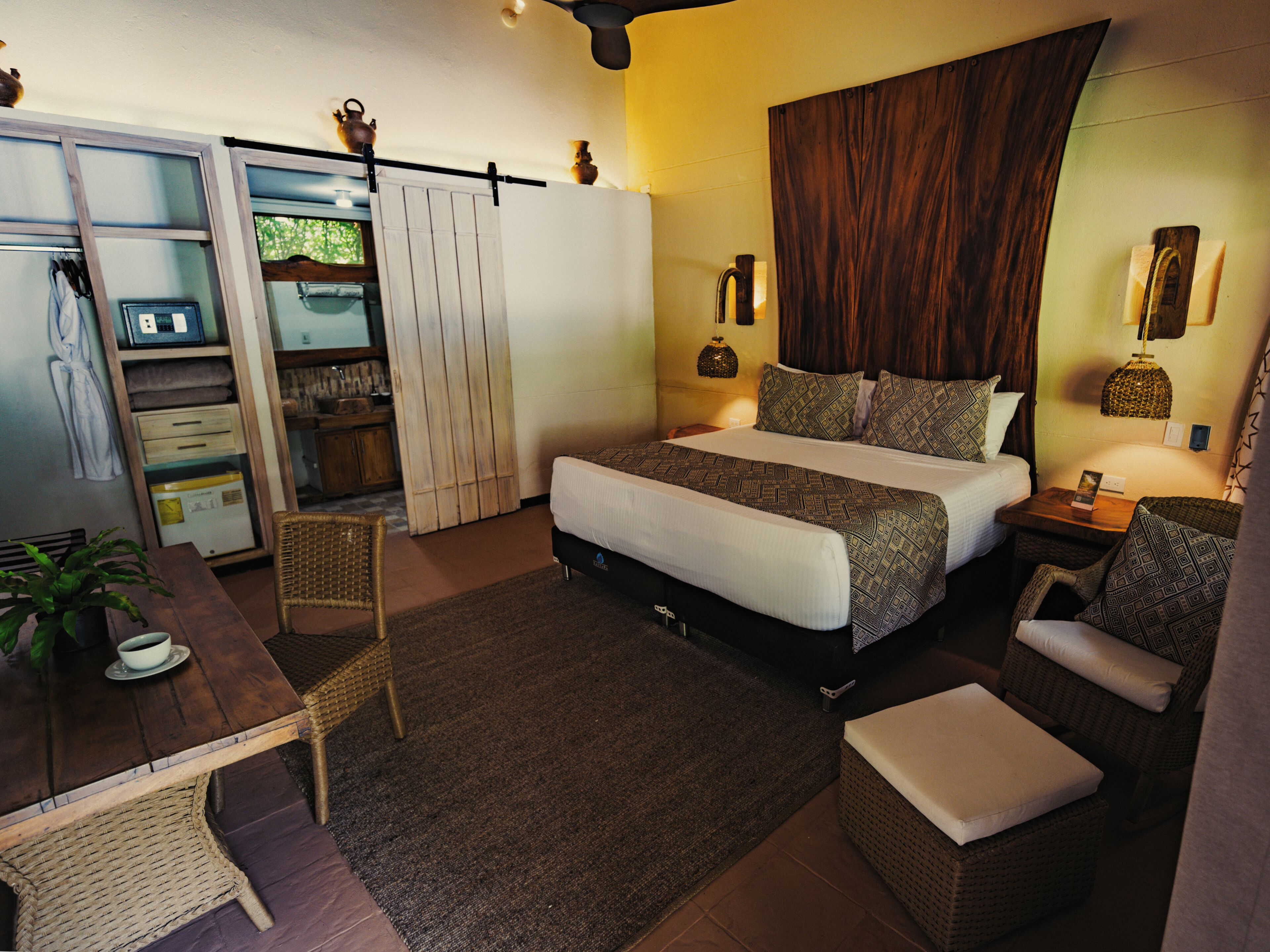 Chambre Double Deluxe | Literie de qualité supérieure, matelas Select Comfort, minibar