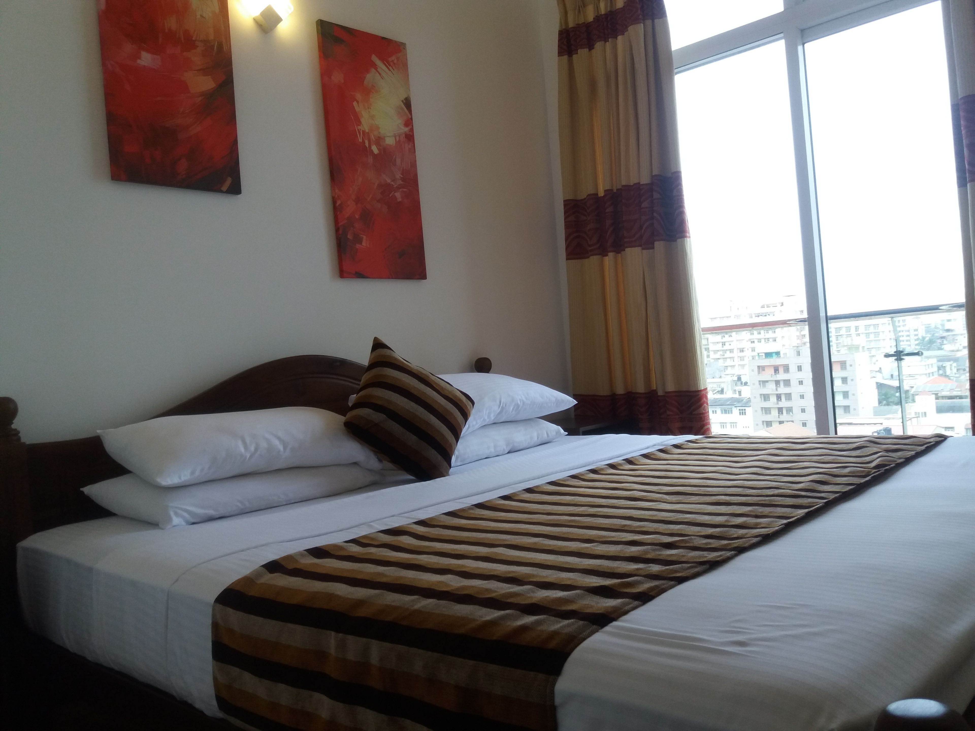 3 bedrooms, desk, iron/ironing board, free WiFi