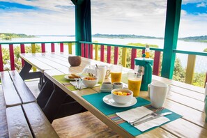 Breakfast (USD 9.00 per person)
