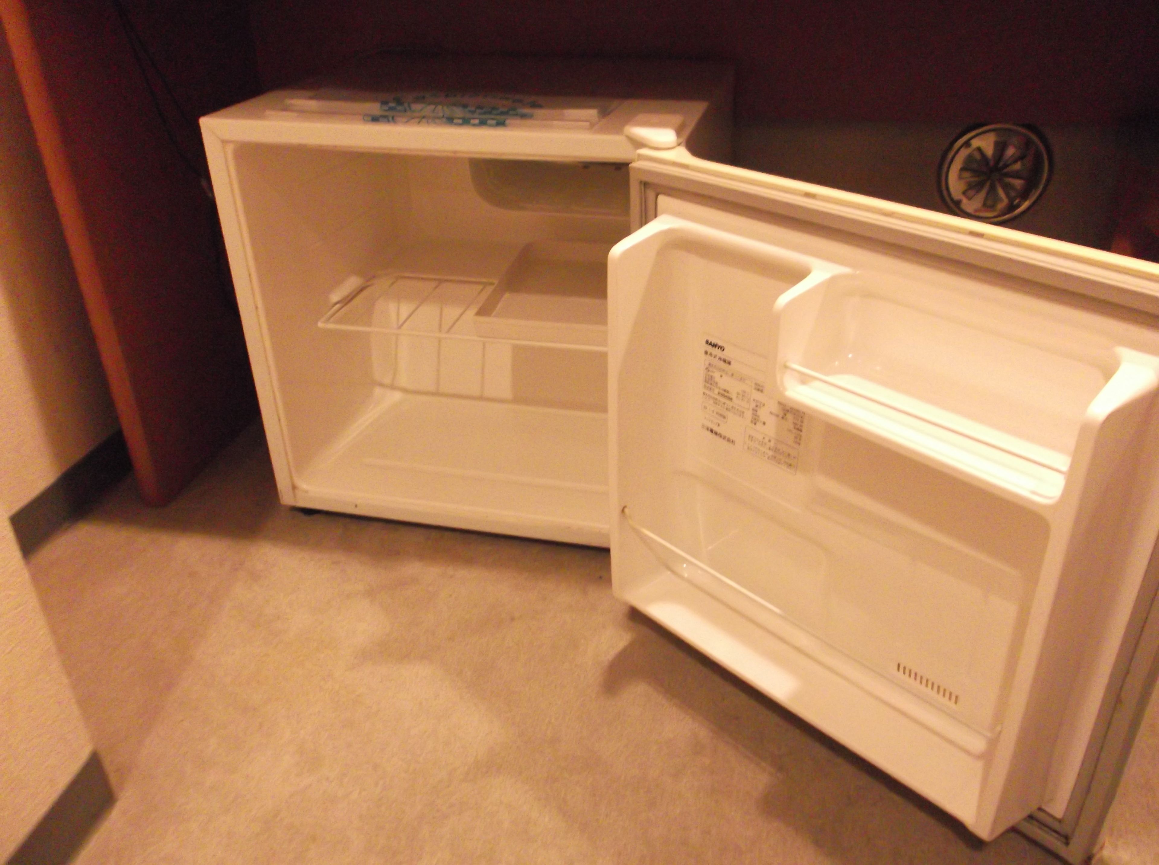 single room, smoking | mini fridge