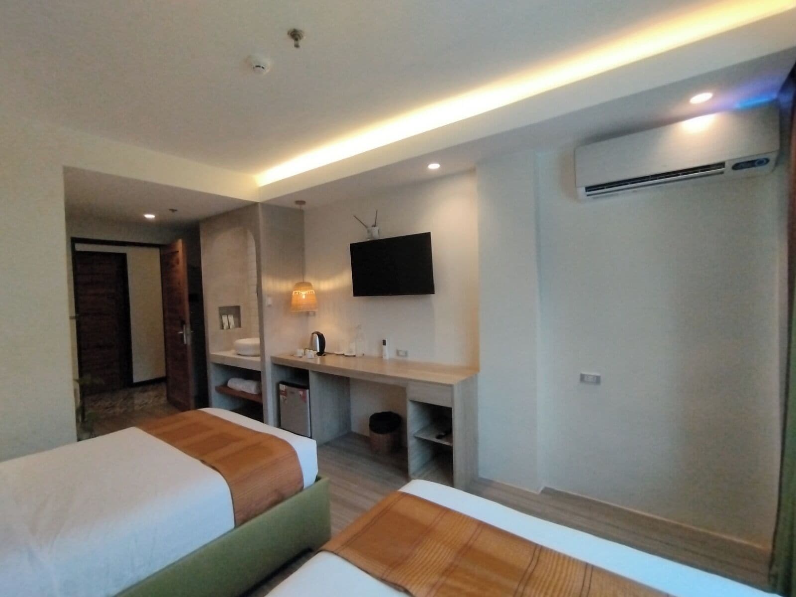 Deluxe Double Room, Mountain View | Premium bedding, down comforters, desk, soundproofing
