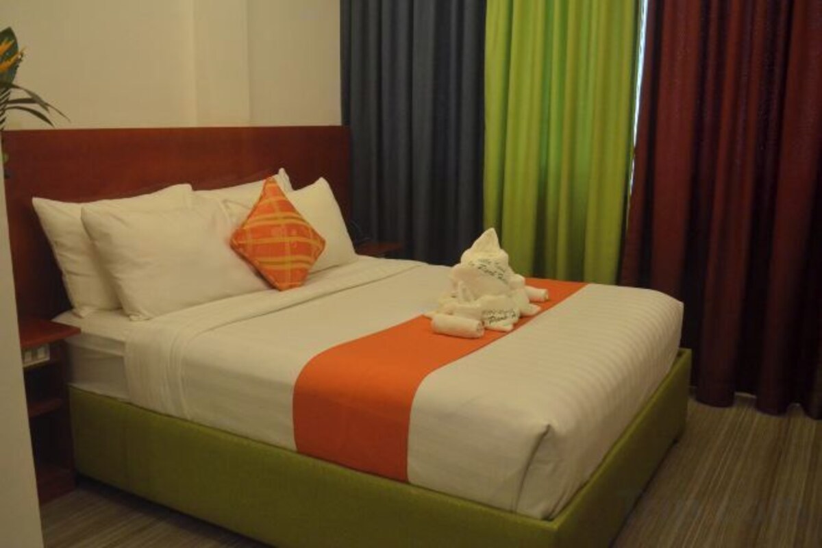Premium bedding, down duvets, desk, soundproofing