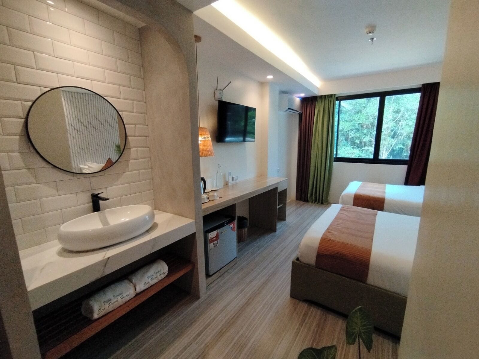 Deluxe Twin Room, Mountain View | Premium bedding, down comforters, desk, soundproofing