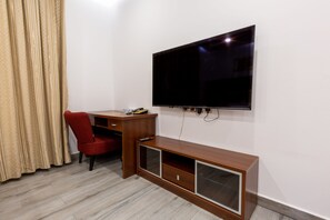 Egyptian cotton sheets, premium bedding, minibar, in-room safe - Rosalina Hotel (Yanbu)