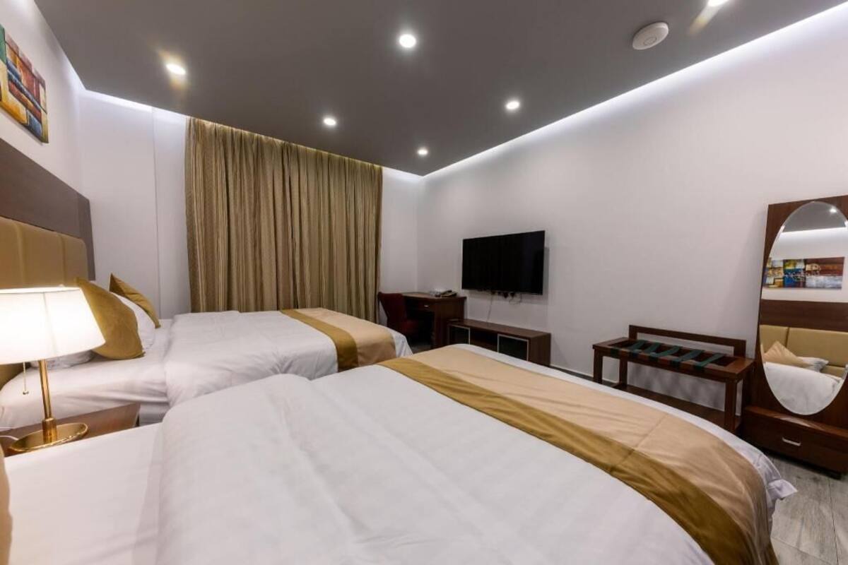 Egyptian cotton sheets, premium bedding, minibar, in-room safe