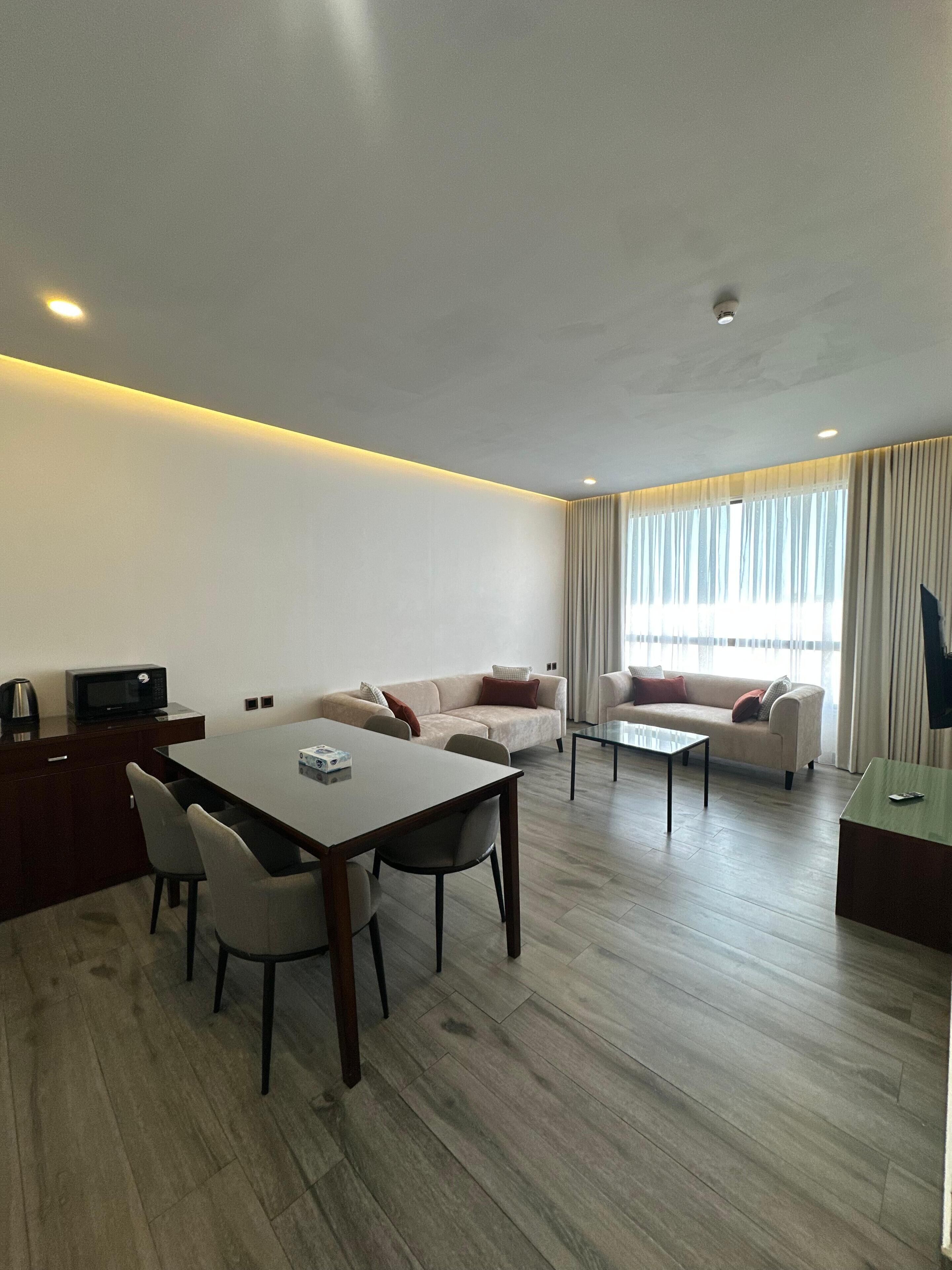 Apartment, 2 Schlafzimmer | Wohnbereich | Fernseher