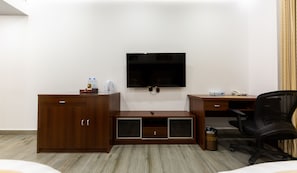 Egyptian cotton sheets, premium bedding, minibar, in-room safe - Rosalina Hotel (Yanbu)