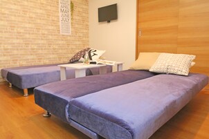 Habitación básica, no fumadores (Superior B) | Sala de estar | Una televisión de pantalla plana