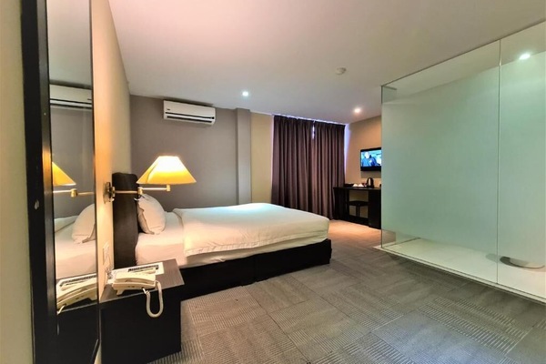 Deluxe Room, 1 Queen Bed | Free WiFi, bed sheets