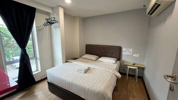 Superior | Bathroom | Shower, rainfall showerhead, free toiletries, hair dryer